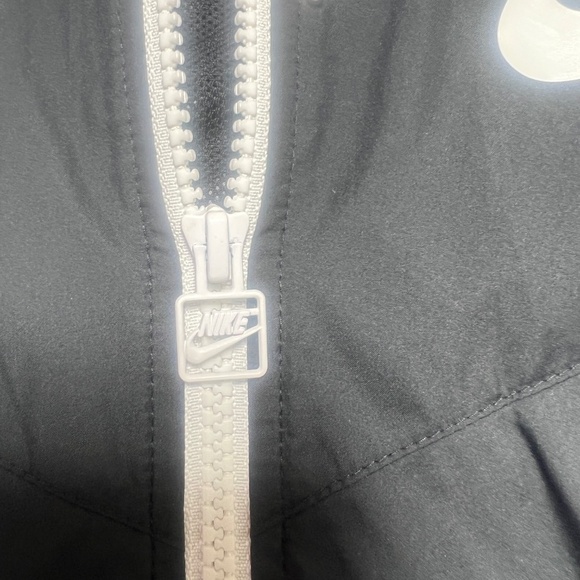 Nike the Windrunner Full Zip Hooded Lightweight Jacket - Picture 7 of 11